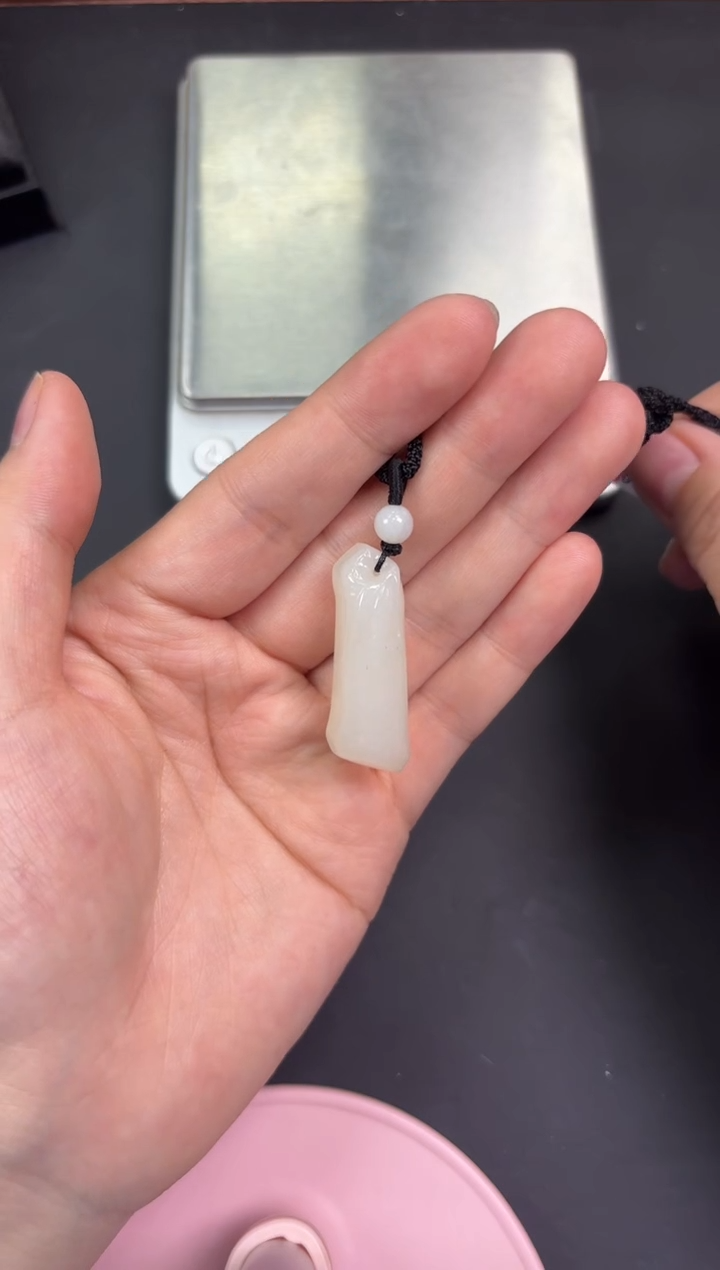 【闪购商品】和田玉吊坠(赠链)未镶嵌且末微色差近矿吊坠