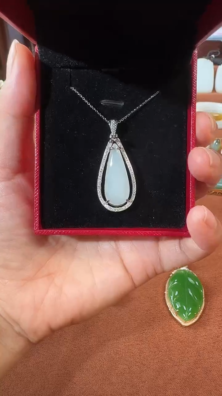 颈饰银S925镶嵌和田玉吊坠