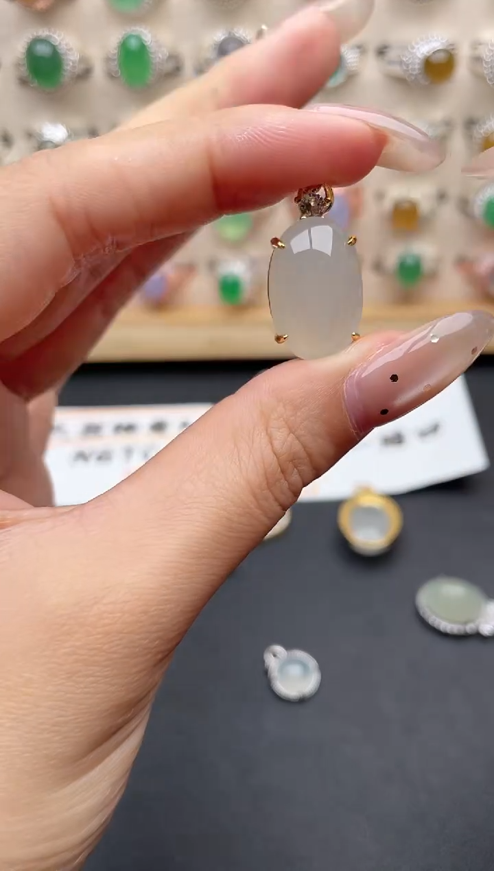【闪购商品】翡翠吊坠(赠链)银S925镶嵌一物一证一礼盒