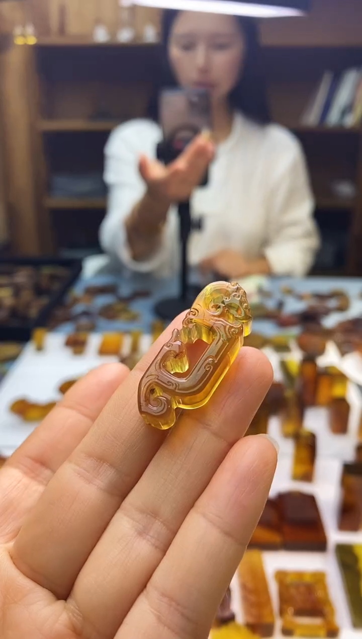 琥珀颈饰未镶嵌SN84-100（仿古龙）