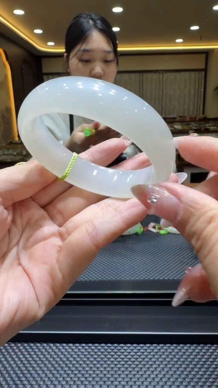 颈饰未镶嵌和田玉手镯60