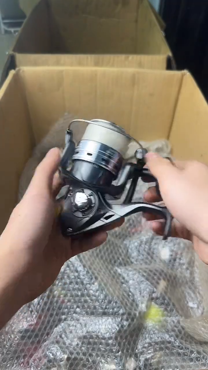 钓*迷微瑕钓鱼轮，直播间讲解为准，看清楚再拍，如有拆卸不退换