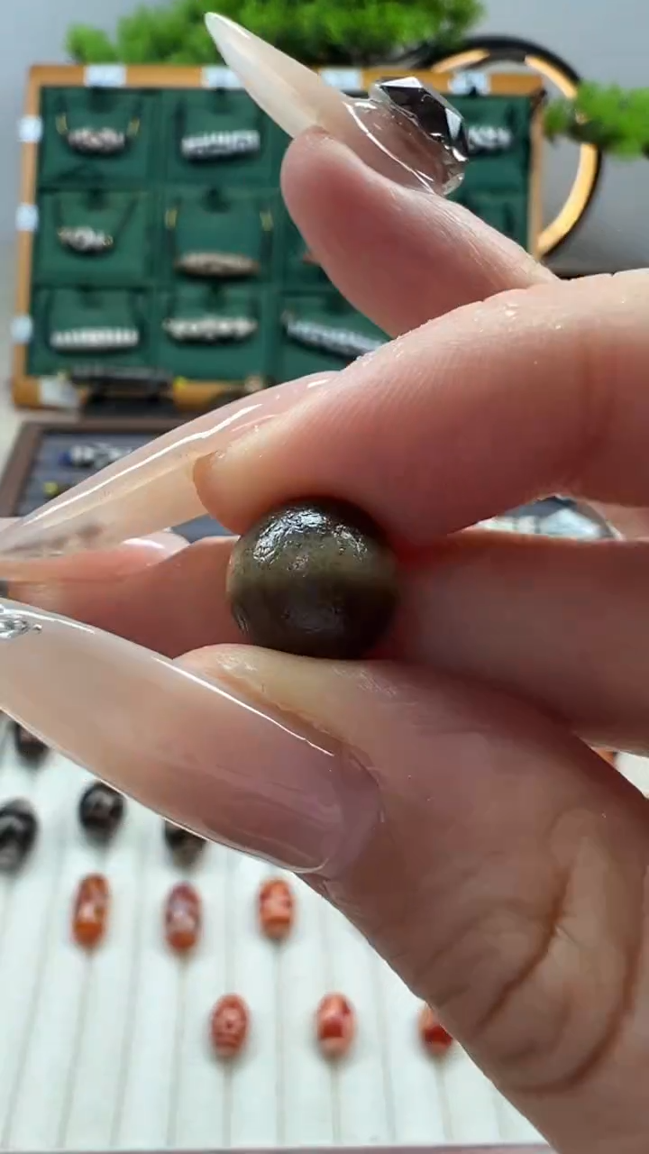 玛瑙/玉髓（覆膜）颈饰未镶嵌21微瑕随机发货