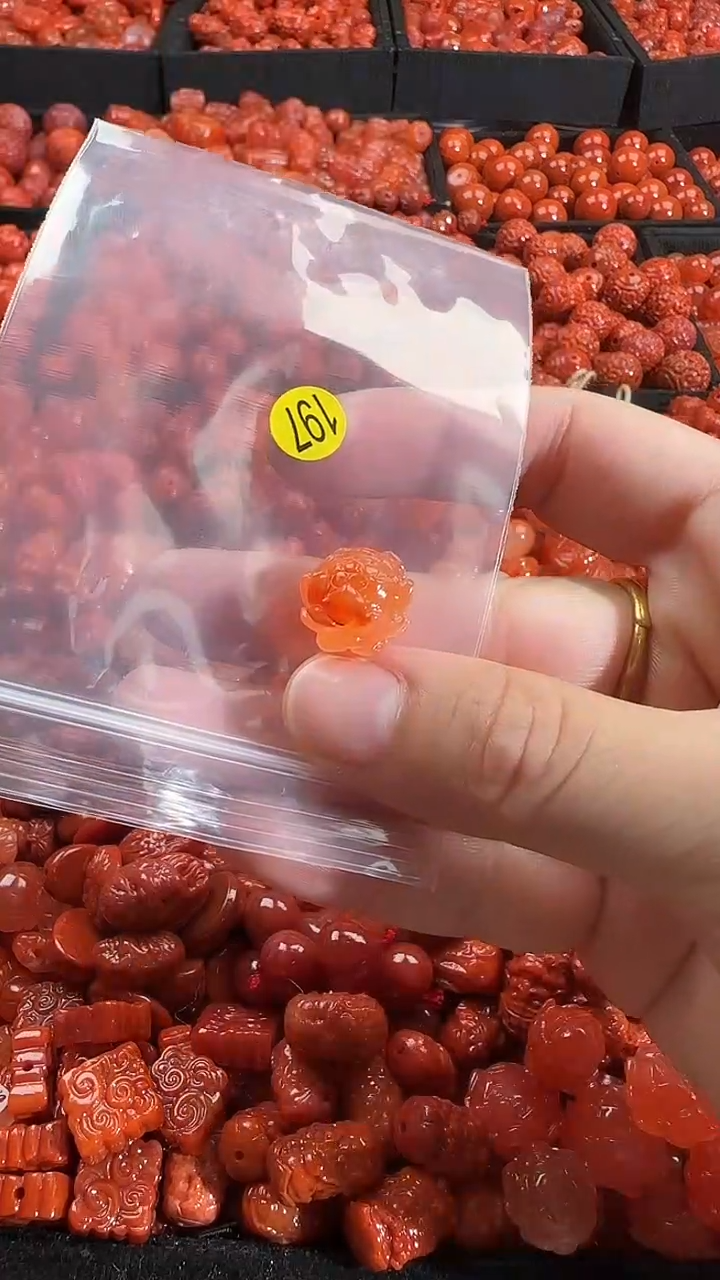 颈饰未镶嵌南红玛瑙1