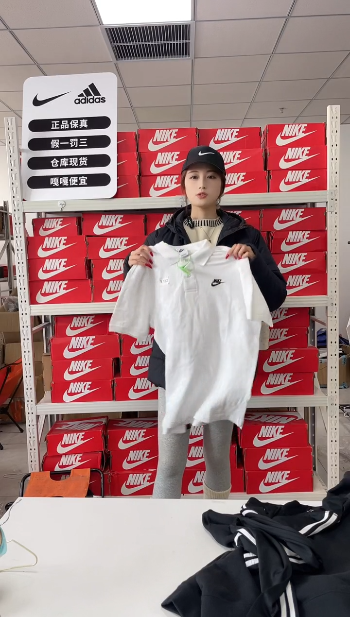 编码182闪购尺码 m  Nike/耐克卫衣卫裤以直播间过款为主