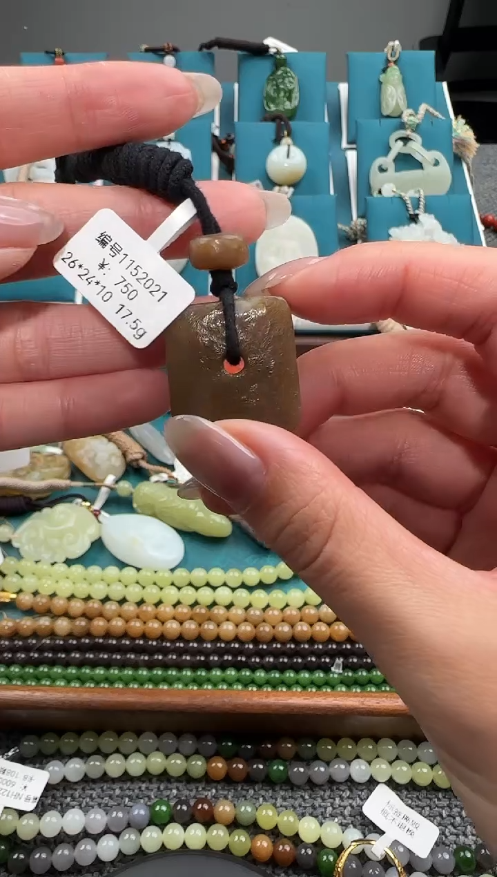 颈饰未镶嵌和田玉LR