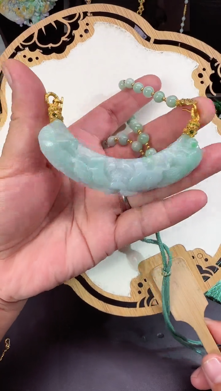 【闪购商品】翡翠颈饰未镶嵌牌子