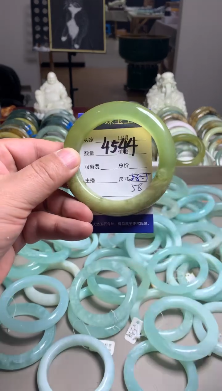 【闪购商品】蛇纹石玉手镯未镶嵌4544