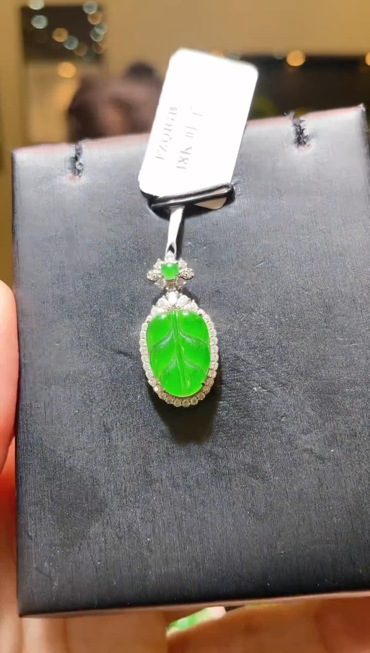 【闪购商品】翡翠吊坠(赠链)18K金镶嵌A13