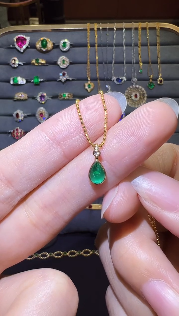 颈饰18K金镶嵌祖母绿0.35CT