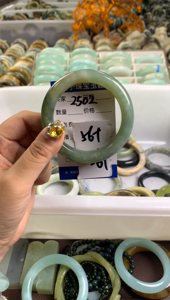 【闪购商品】蛇纹石玉手镯未镶嵌2302