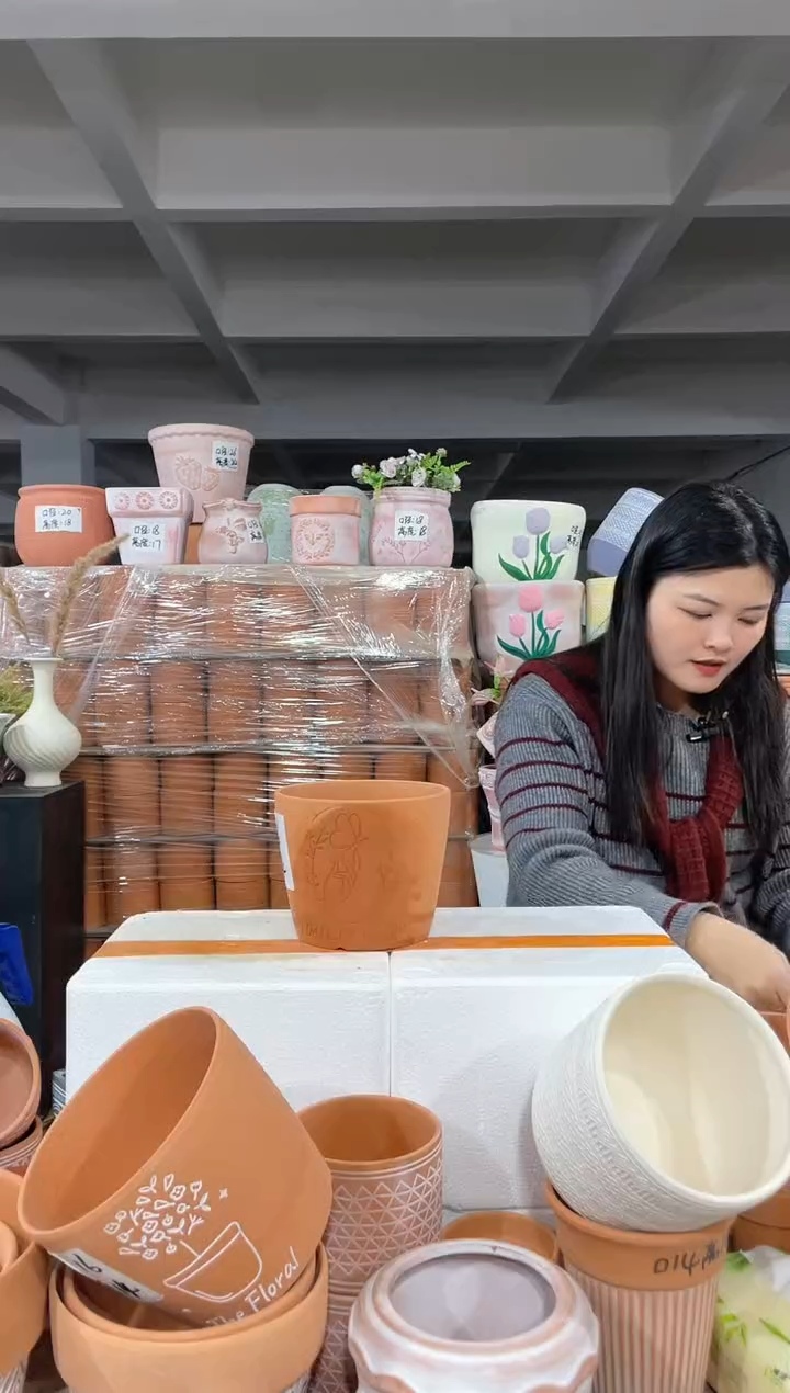 【闪购商品】红陶经典手捧蝴蝶16-14