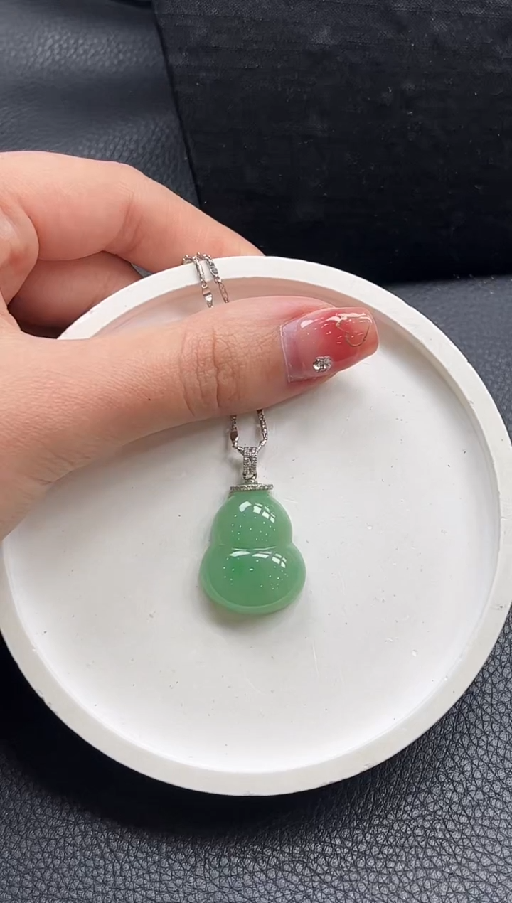 【闪购商品】翡翠颈饰18K金镶嵌葫芦