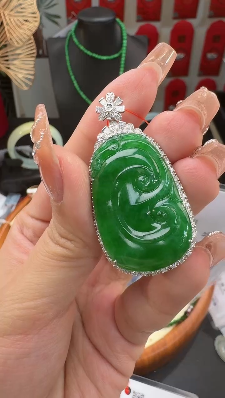 【闪购商品】翡翠颈饰18K金镶嵌挂件