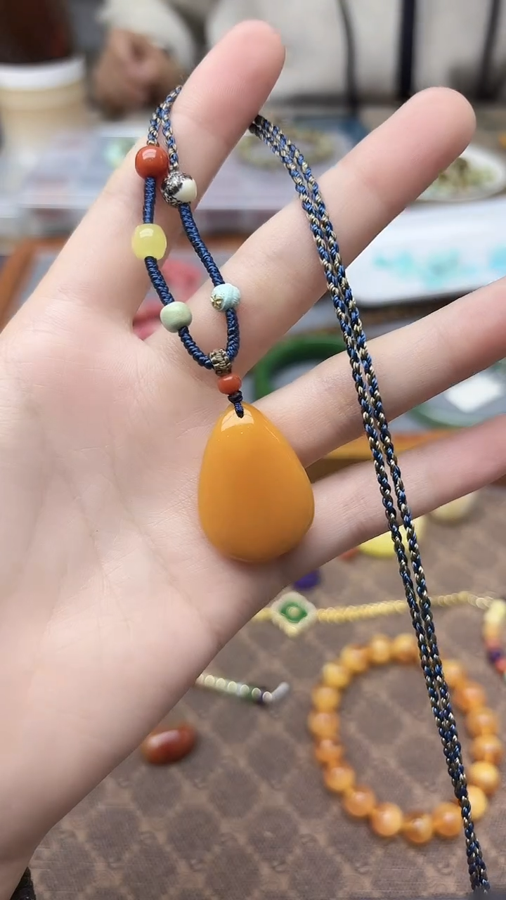 蜜蜡颈饰未镶嵌蜜蜡水滴吊坠GW