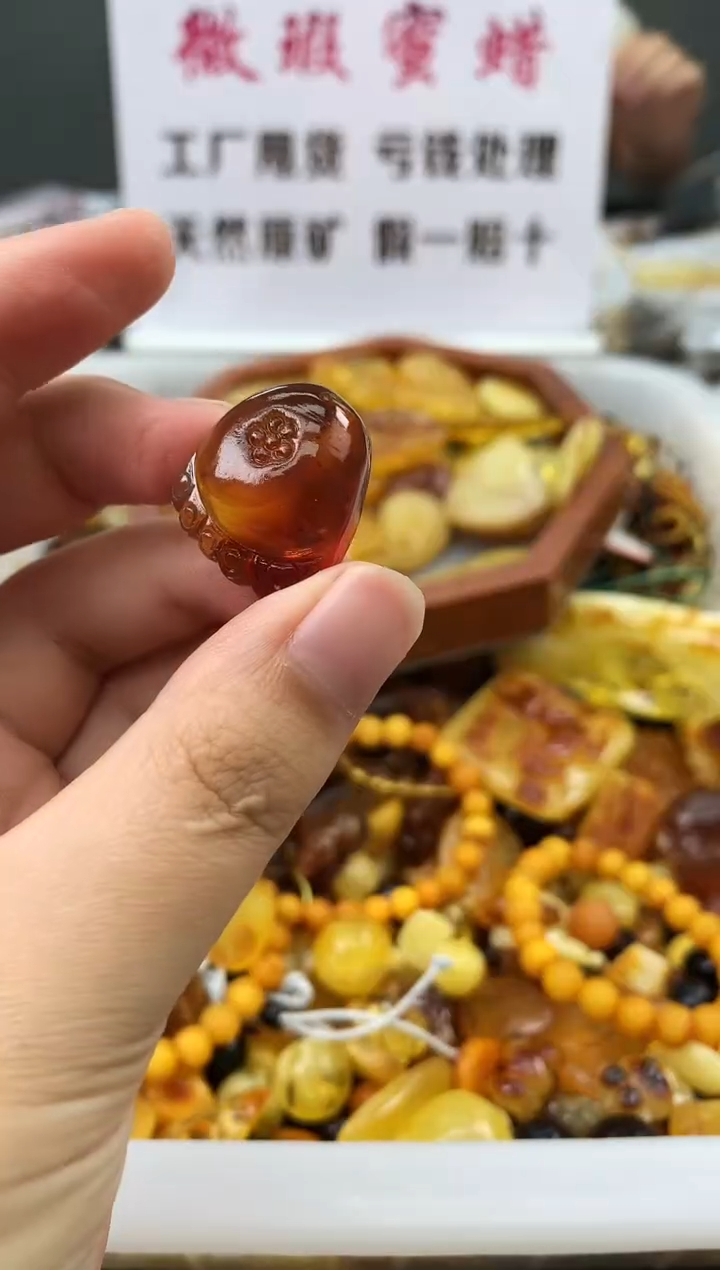 未镶嵌琥珀珠宝奇石19