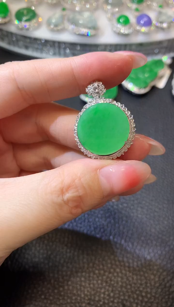 【闪购商品】翡翠吊坠(不含链)18K金镶嵌D5 