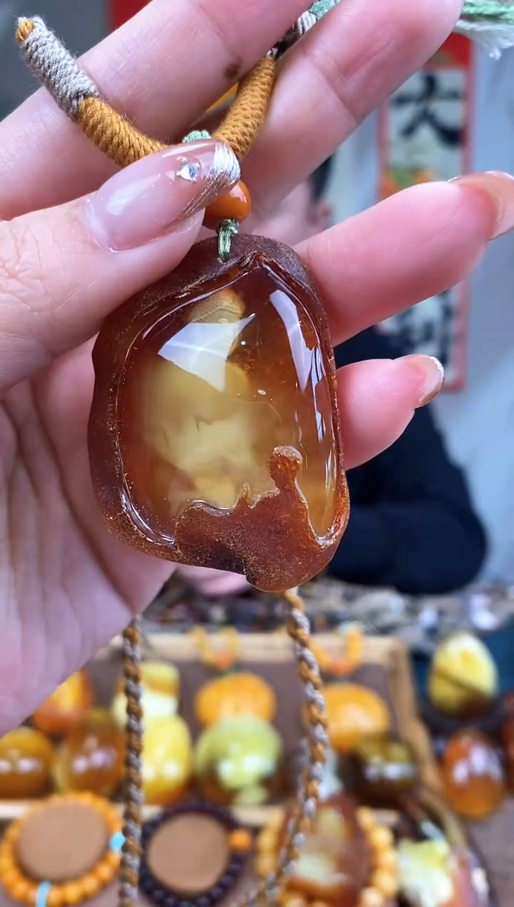 【闪购商品】琥珀裸石未镶嵌基地发货 一物一证 顺丰包邮