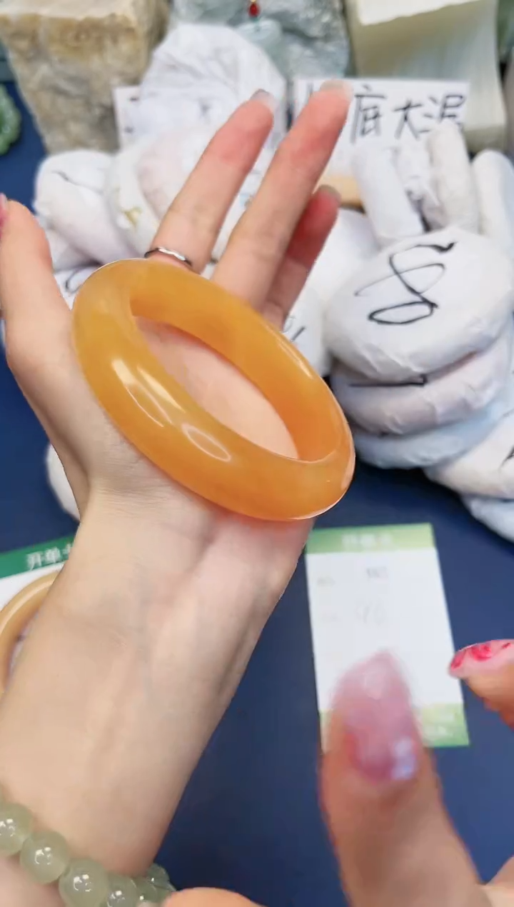 【闪购商品】石英质玉手镯未镶嵌365