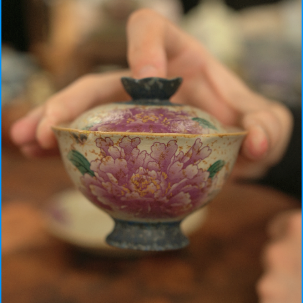 国色天香青花火石红焦糖釉花口高脚二才盖碗（120-130cc）