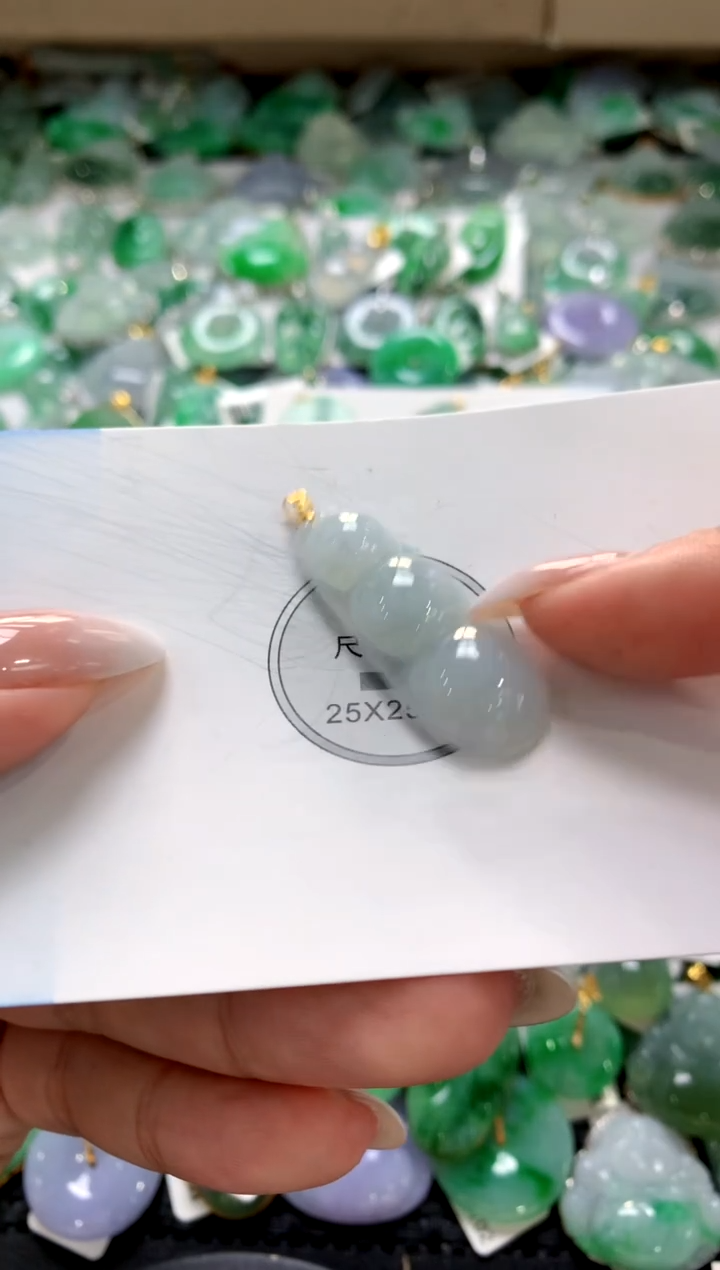 颈饰18K金镶嵌翡翠1111111111111111