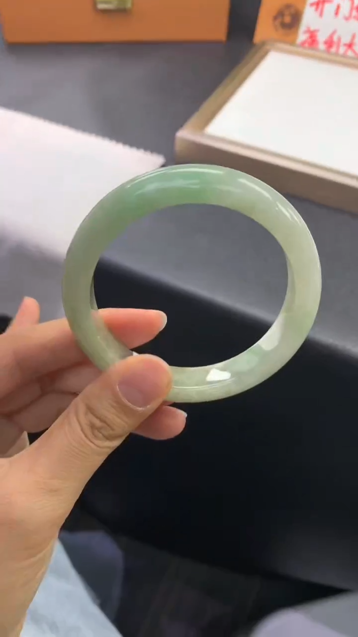 未镶嵌手镯翡翠退货需手镯吊牌标签完好 57