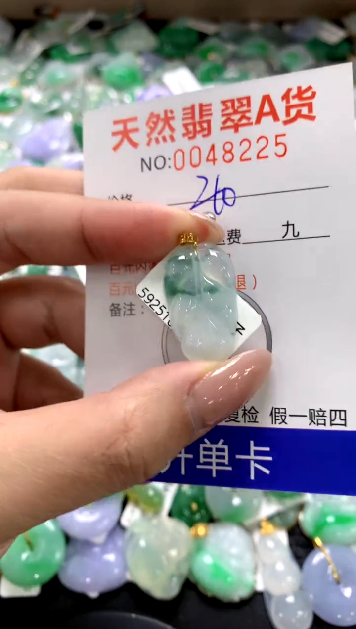 颈饰18K金镶嵌翡翠1111111111111111