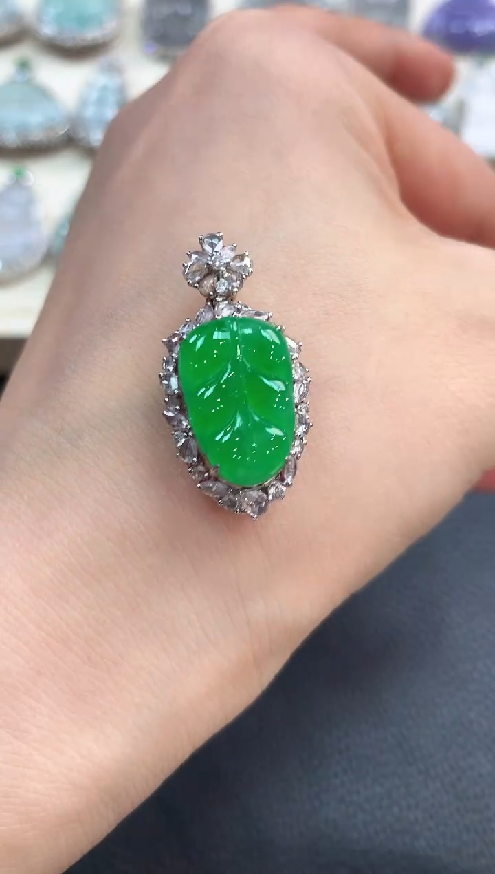 【闪购商品】翡翠吊坠(不含链)18K金镶嵌b188       