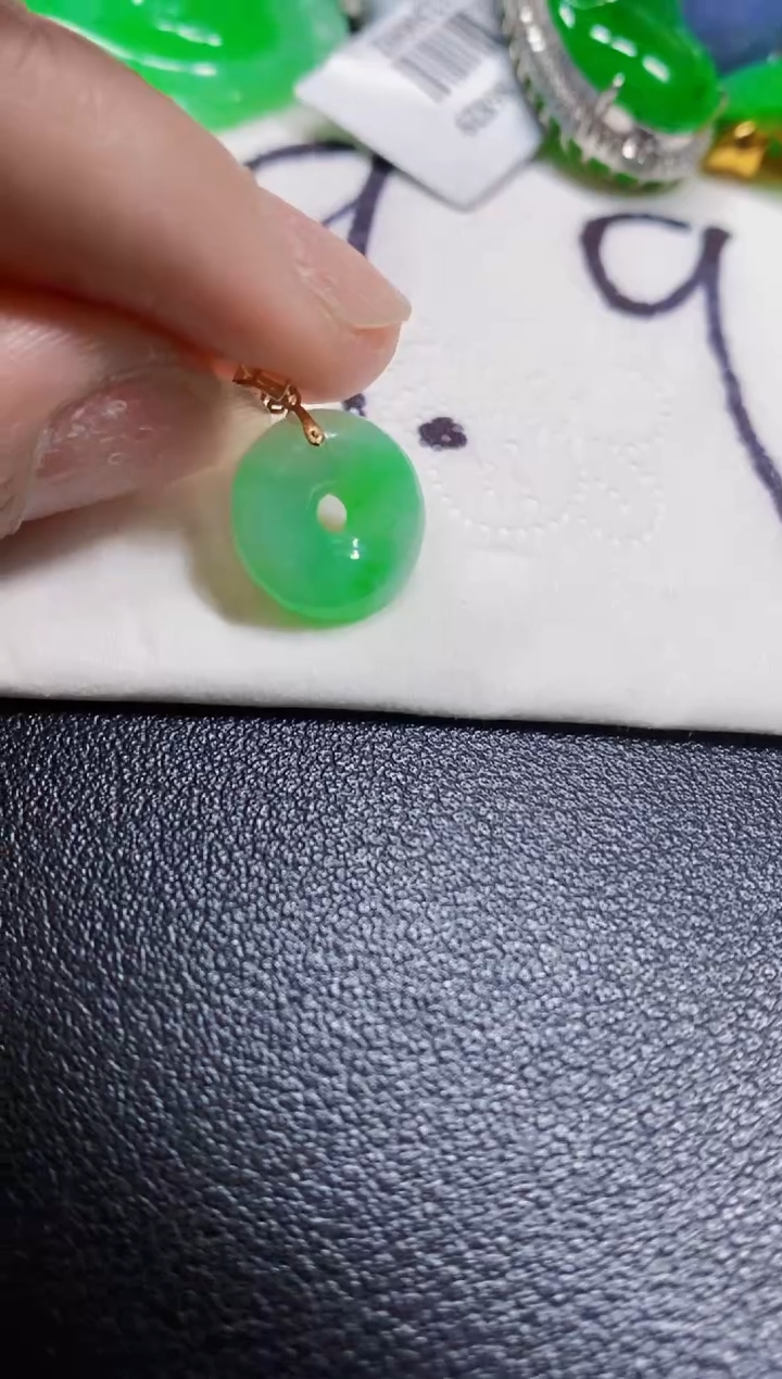 颈饰18K金镶嵌翡翠吊坠