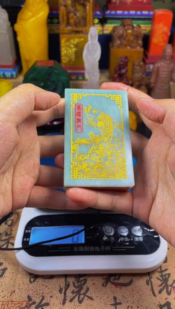 寿山石印石艾叶绿鱼跃龙门