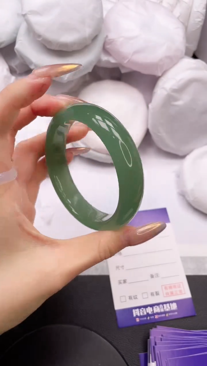 【闪购商品】石英质玉手镯未镶嵌20K111-61