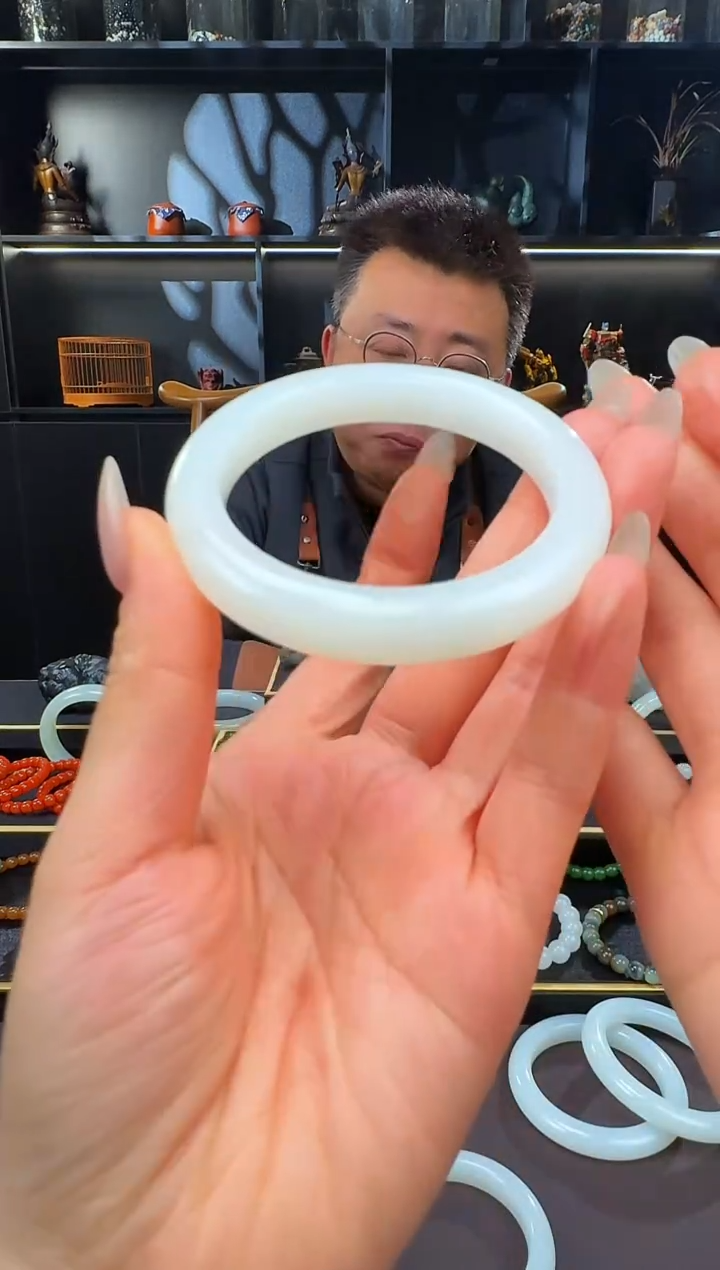 颈饰未镶嵌和田玉金山手镯59.1mm