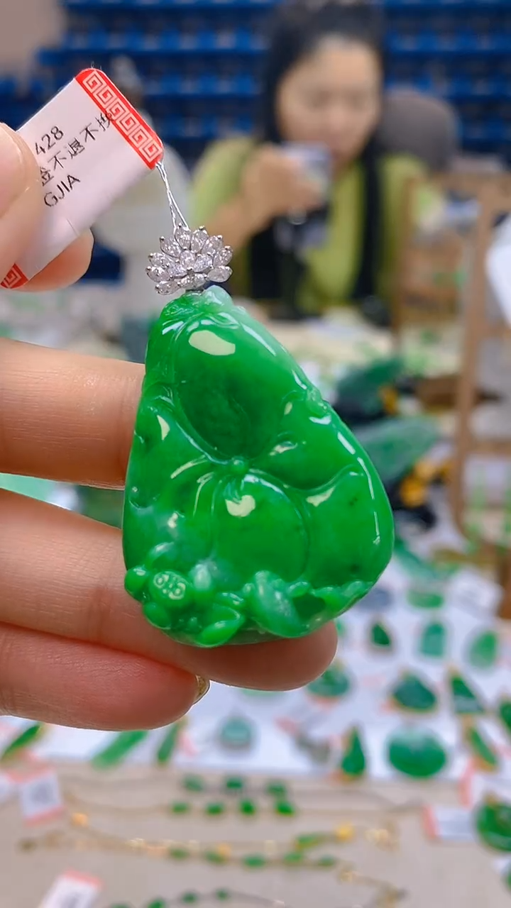 颈饰18K金镶嵌翡翠新号开播 全场乱卖