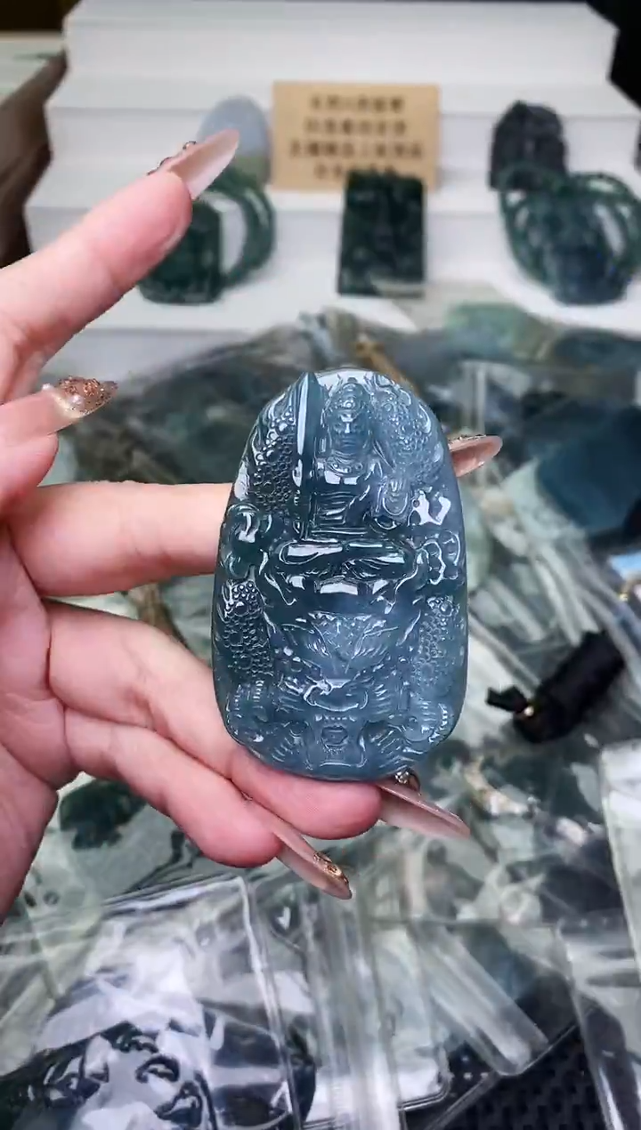 颈饰未镶嵌翡翠 