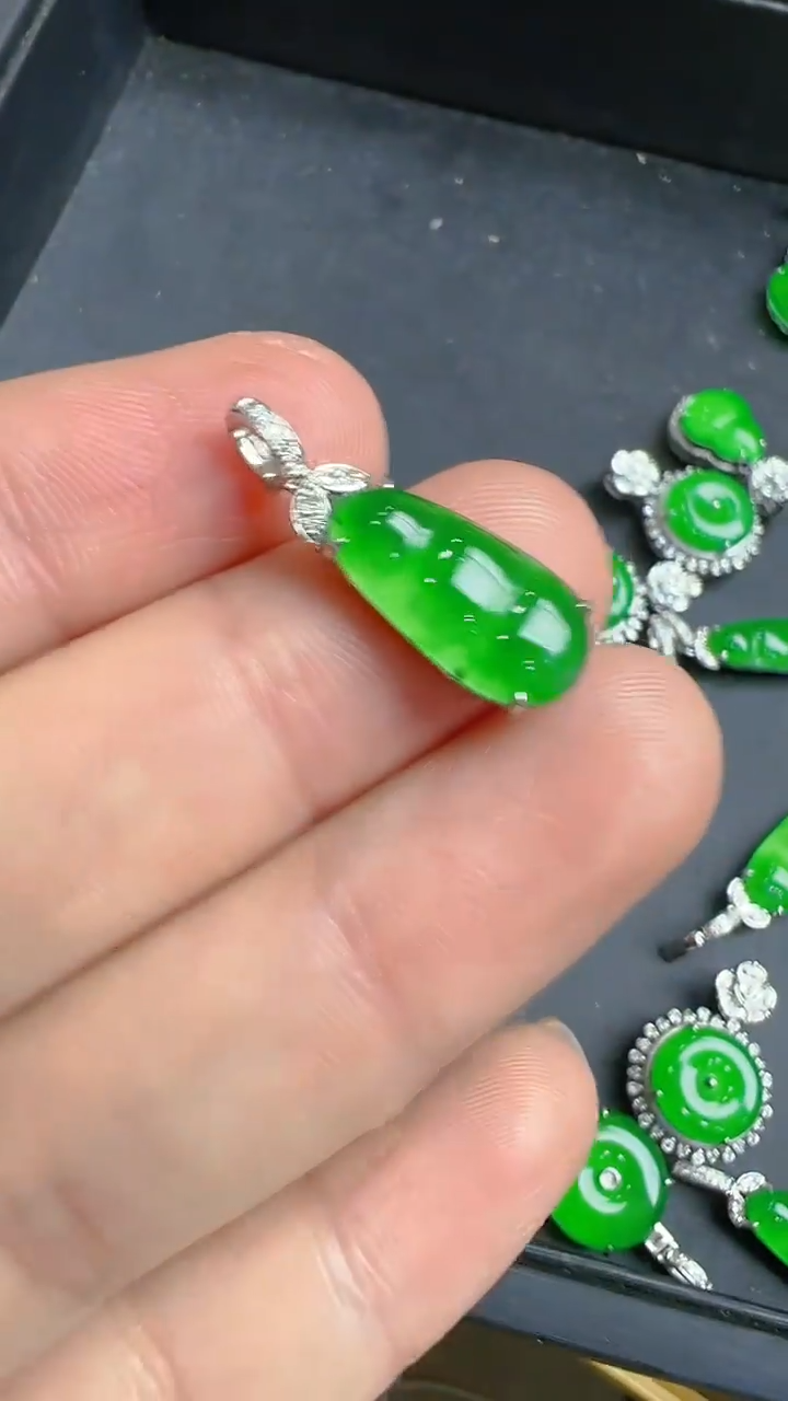 【闪购商品】翡翠吊坠(不含链)18K金镶嵌多样性发货拍一发一