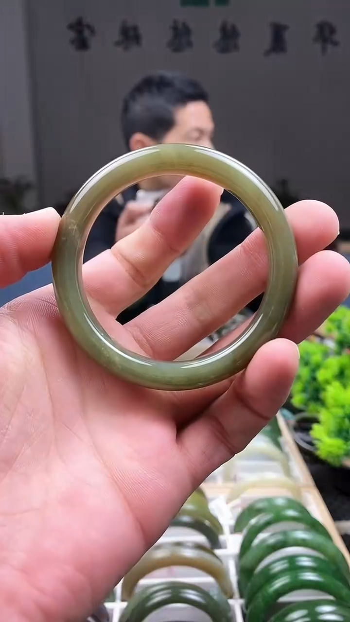 【闪购商品】和田玉手镯未镶嵌54