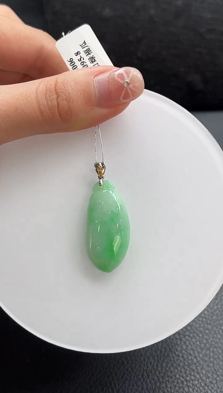 【闪购商品】翡翠颈饰18K金镶嵌福瓜