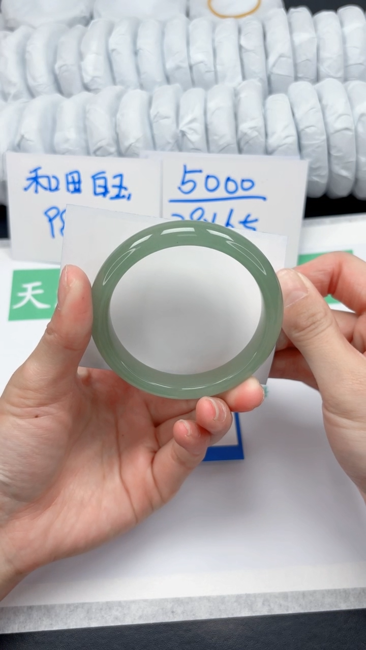 【闪购商品】石英质玉手镯未镶嵌22-54