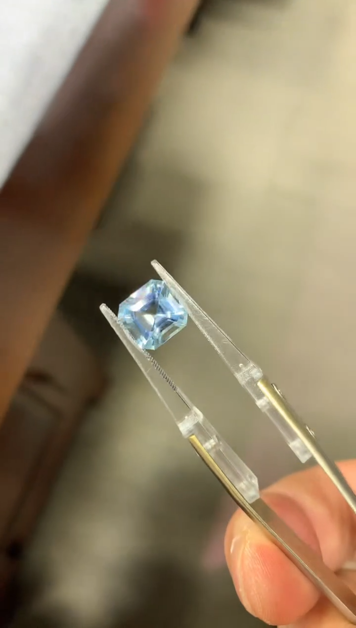 【闪购商品】海蓝宝石笔搁未镶嵌3.1ct  32