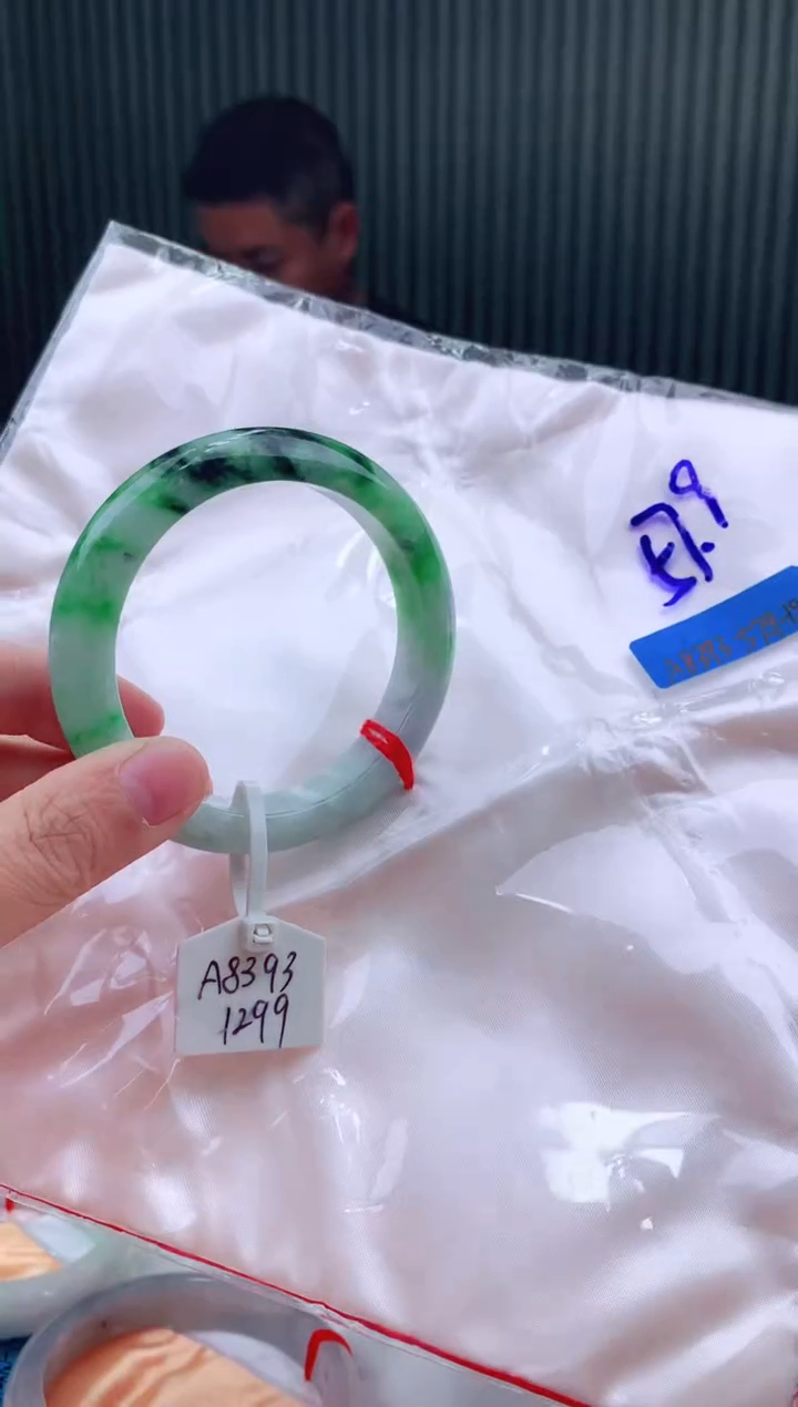 未镶嵌手镯翡翠57+