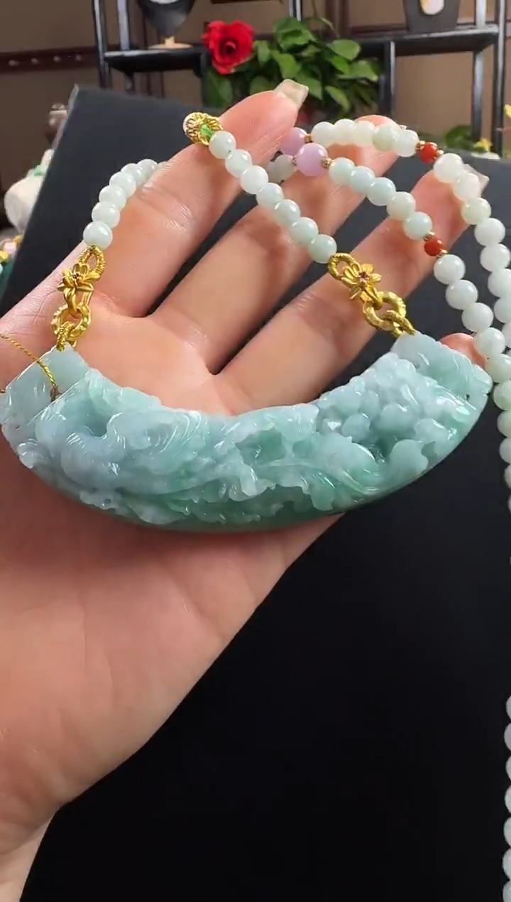 颈饰未镶嵌翡翠弯弯