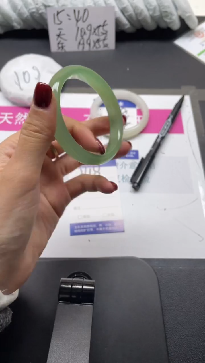 未镶嵌手镯石英质玉149-53