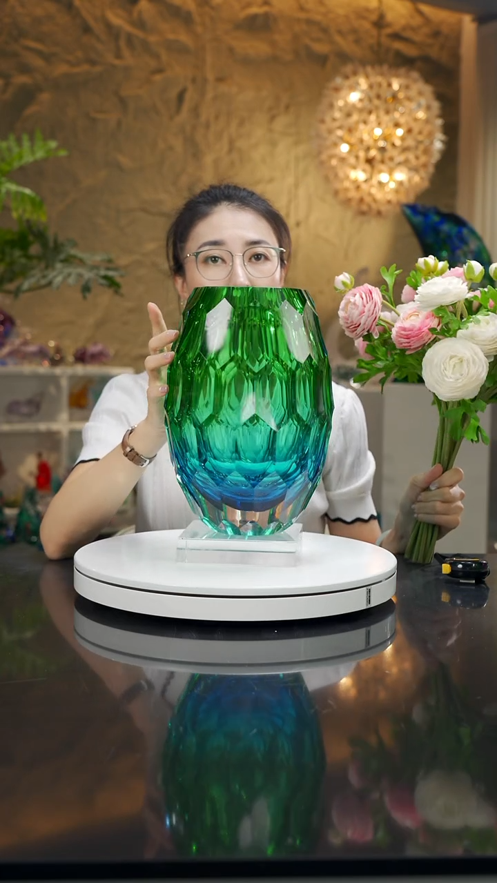 福利蓝绿色凹面花瓶