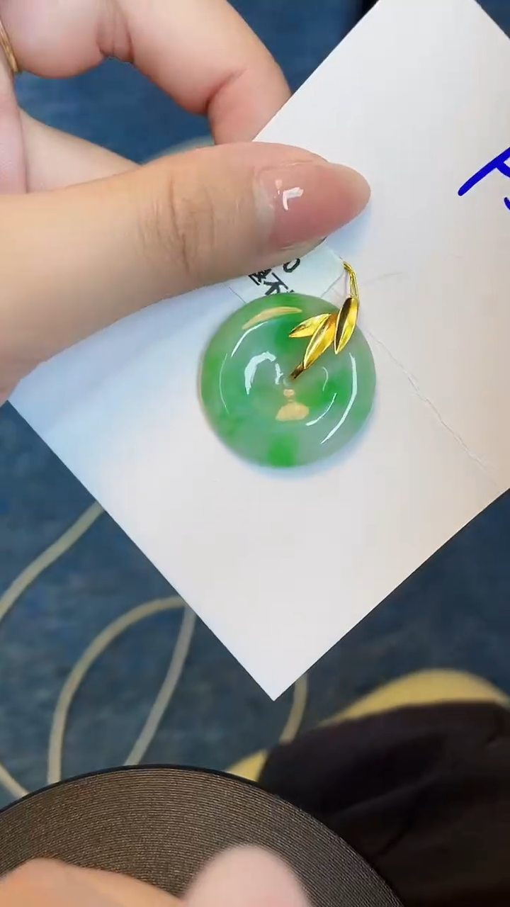 翡翠18K金镶嵌颈饰0000000000