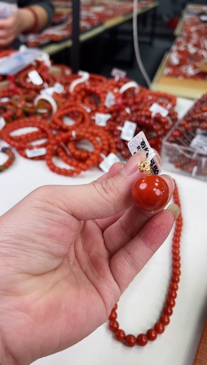 【闪购商品】南红玛瑙吊坠18K金镶嵌一个/条