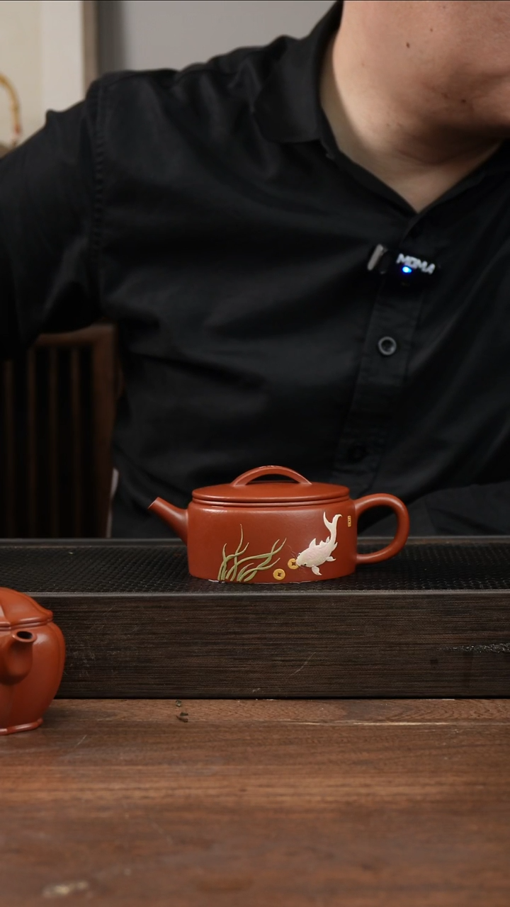 茶杯紫砂黑*黍朱泥汉瓦    堆绘金鱼   150CC 