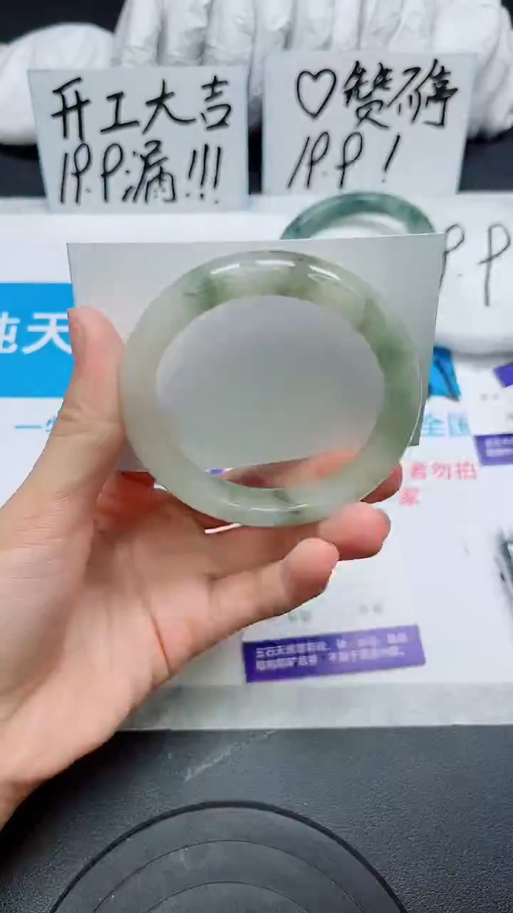 【闪购商品】石英质玉手镯未镶嵌53