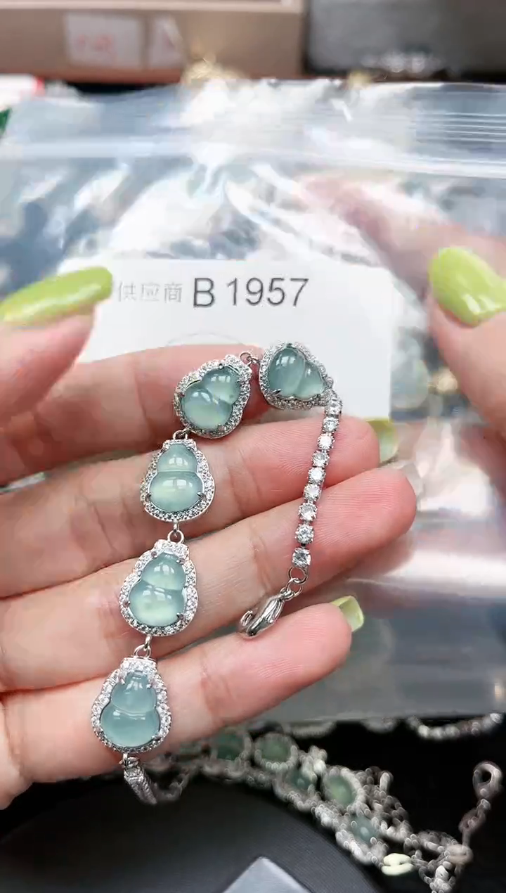 【闪购商品】翡翠颈饰未镶嵌1957赠皮绳