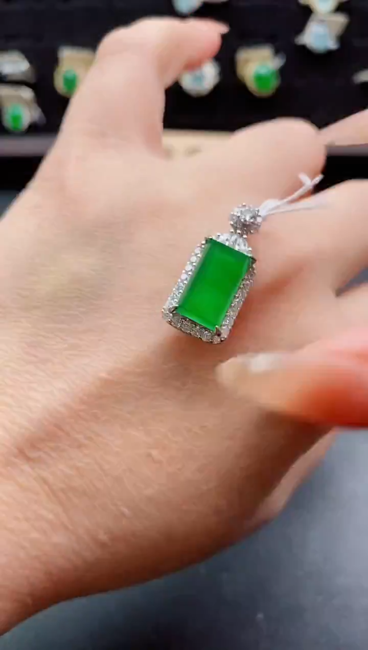 吊坠(赠链)银S925镶嵌翡翠2121