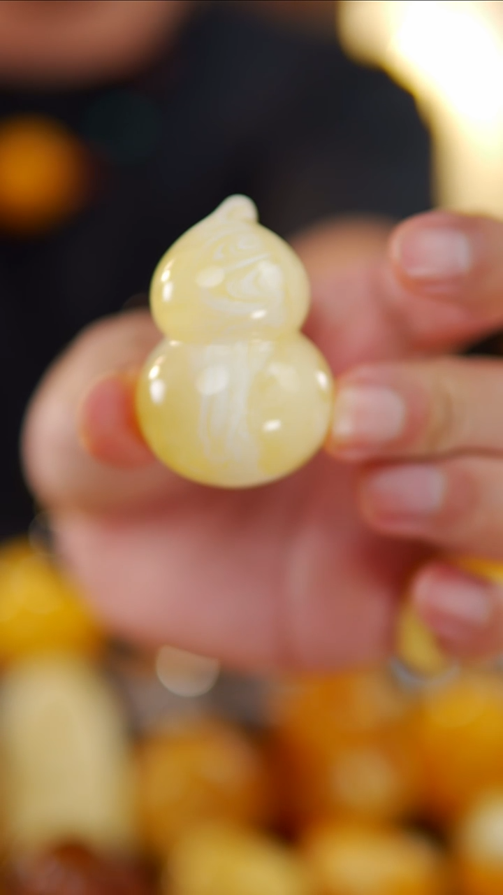 裸石琥珀未镶嵌瓷白花葫芦33.6